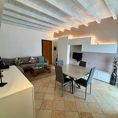 Eddy's House Apartman *